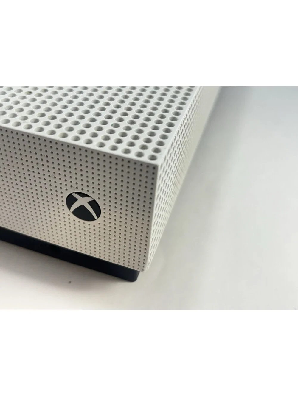 Microsoft Xbox One S Console Model 1681 FOR PARTS Turns Off After Turning On